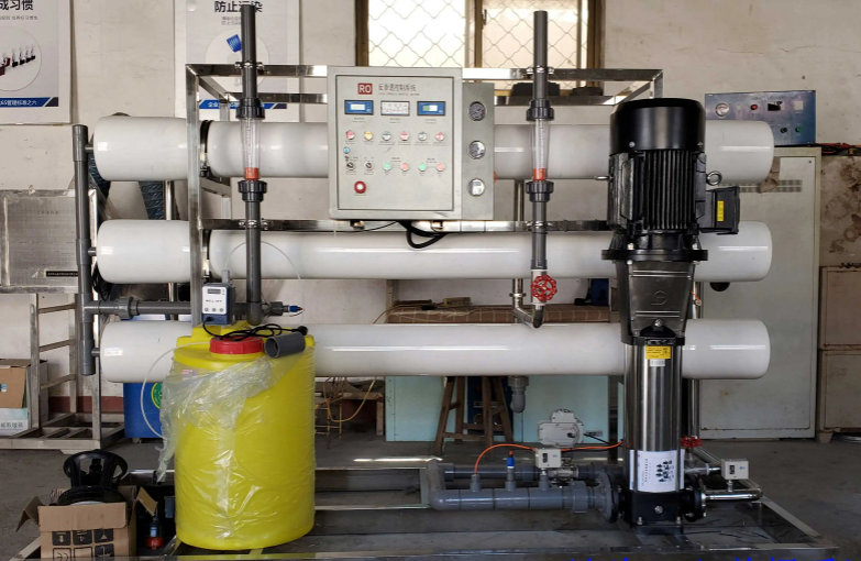 1-10噸小型<a href=http://www.kgkgs.com.cn/fstcjssb/ target=_blank class=infotextkey>反滲透凈水設備</a>