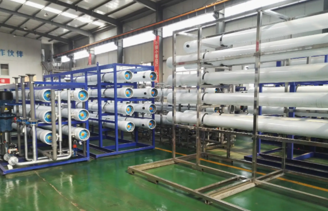 工業<a href=http://www.kgkgs.com.cn/fstcjssb/ target=_blank class=infotextkey>反滲透凈水設備</a>展示